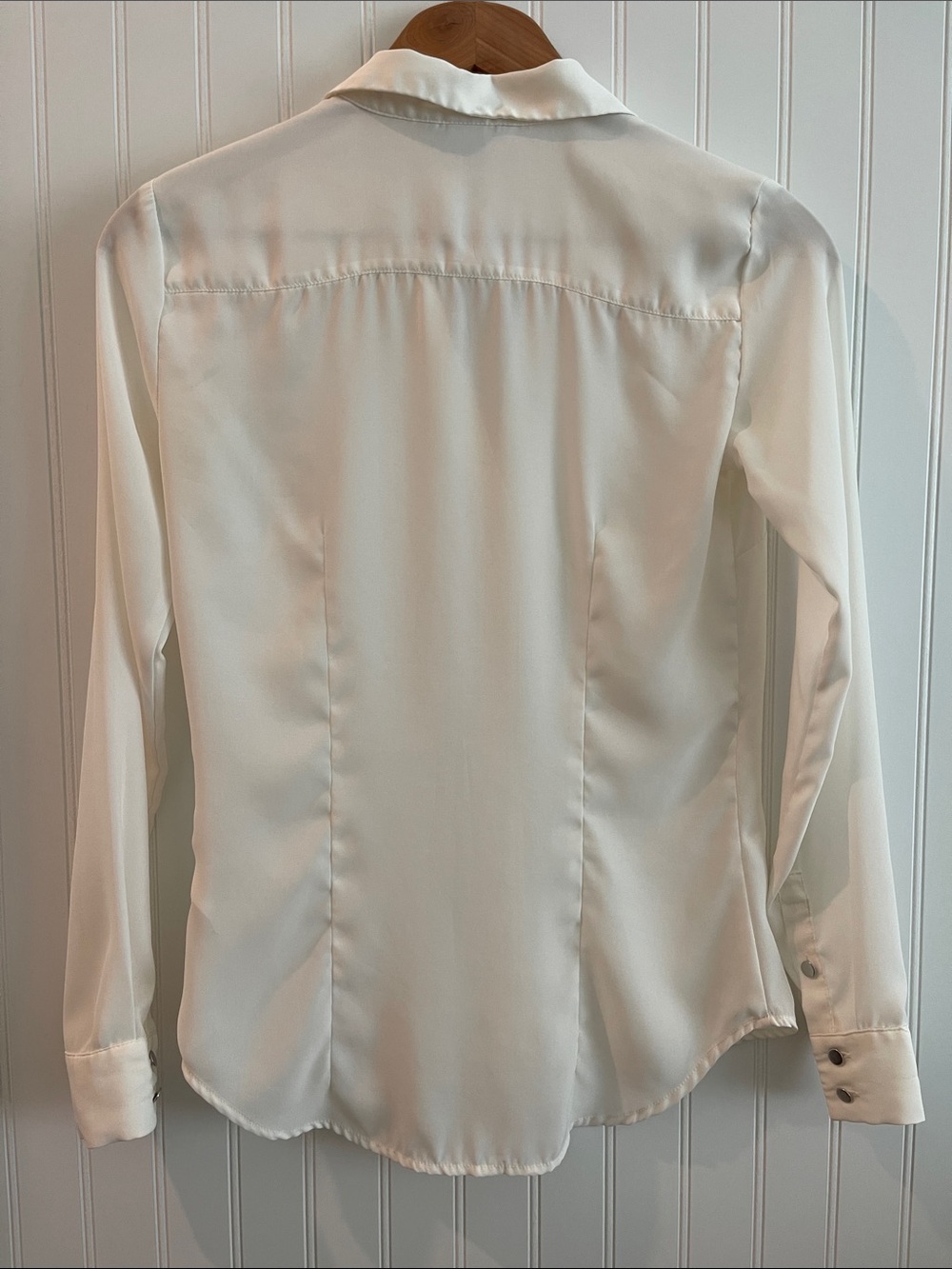 H&M button down blouse. - Picture 4 of 5